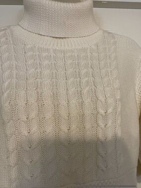 Requirements WHITE KNIT SWEATER, size  M, short sleeves, Vintage,